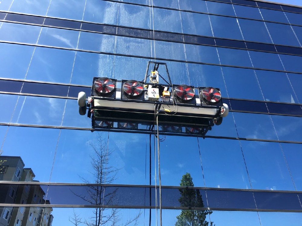 Modular high-rise building cleaning robot